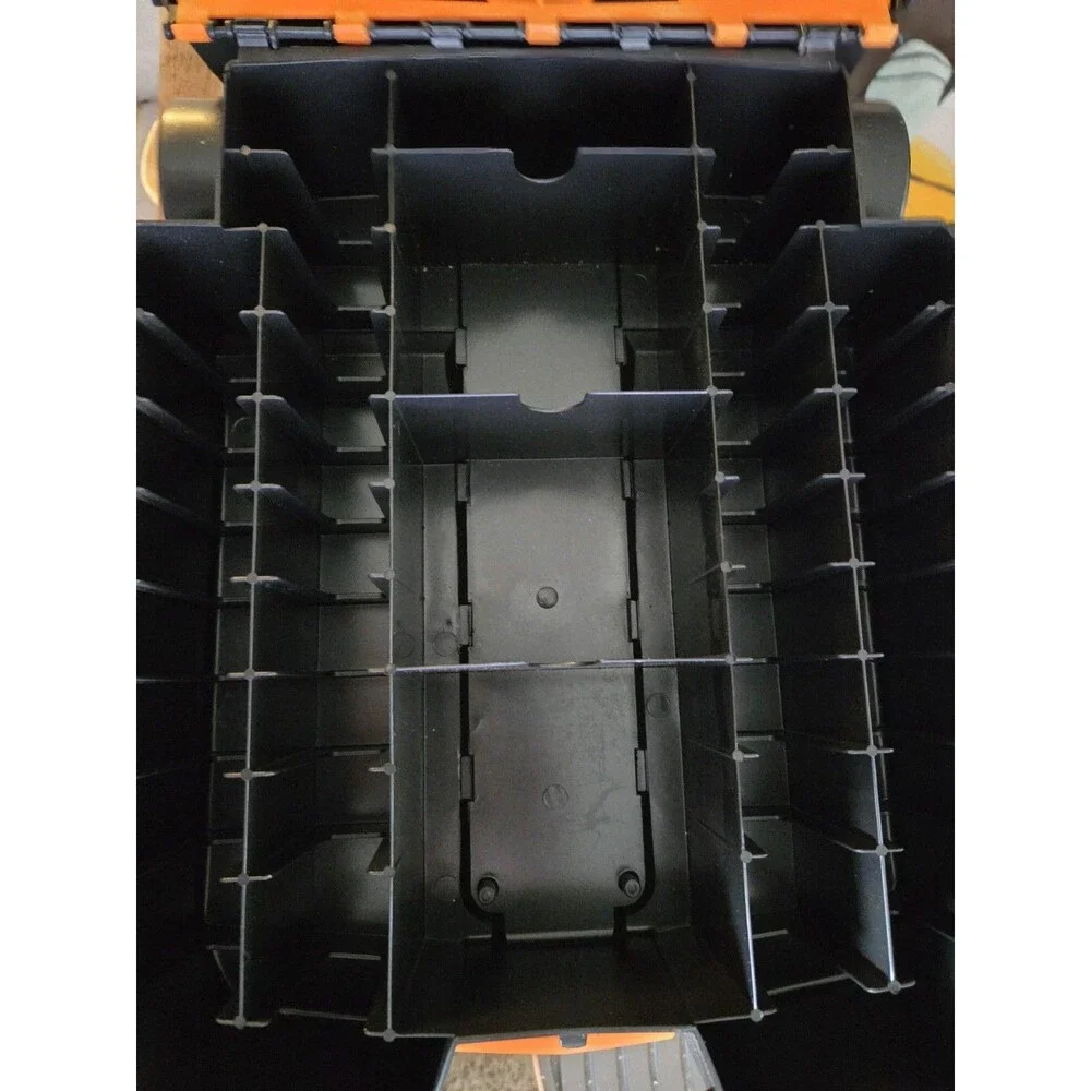 HOT WHEELS 100 CAR STORAGE AND CARRYING CASE Nice Condition Made In USA 2016